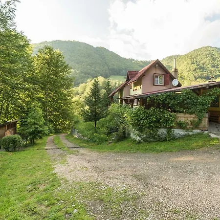 Coliba De La Rapa Case de vacanță *